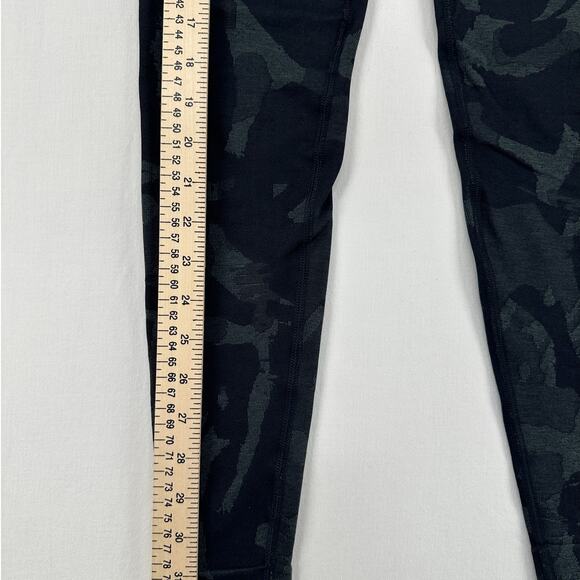 Gymshark Adapt Camo Seamless Leggings in black and grey - Picture 4 of 6